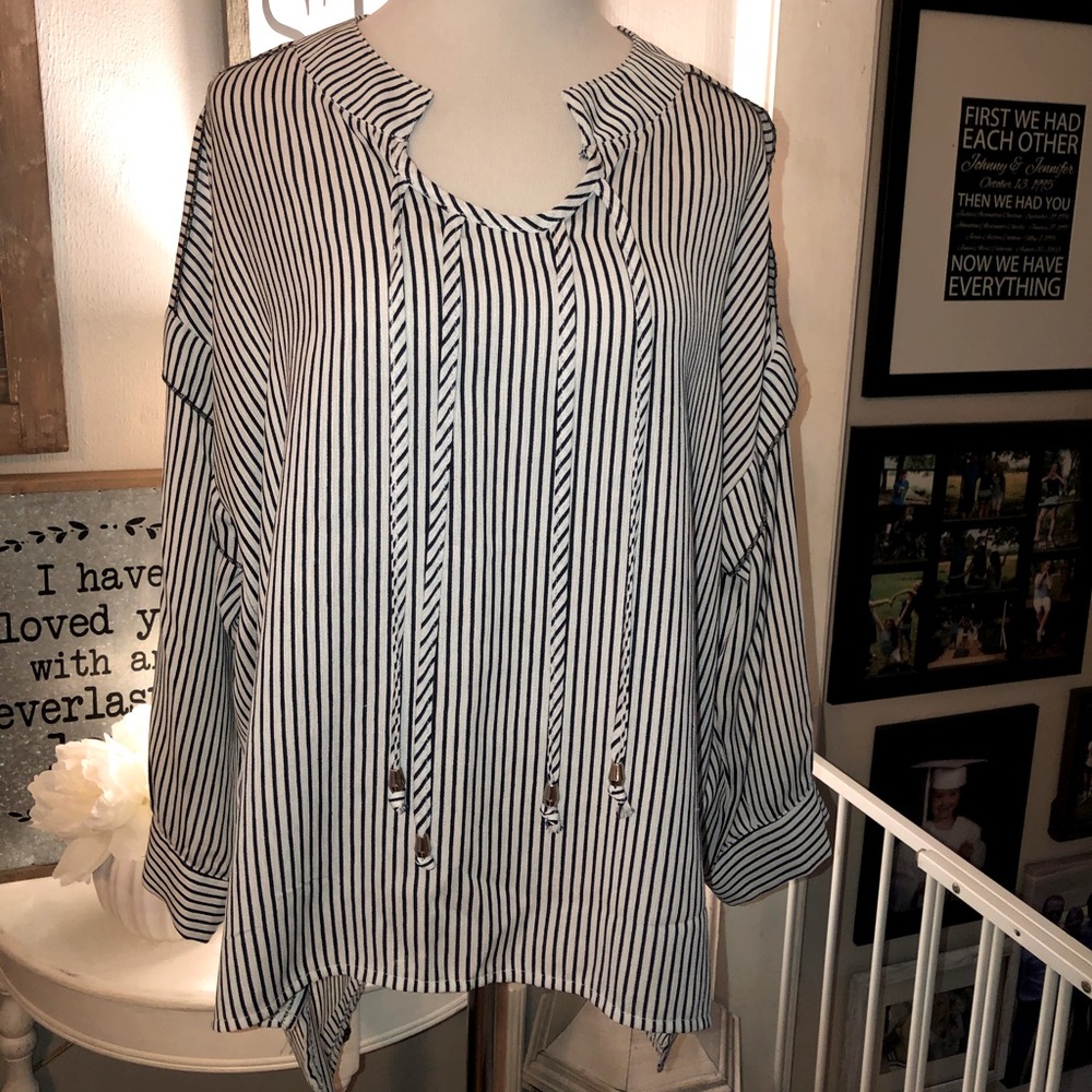 Amaryllis blouse. Size Large.